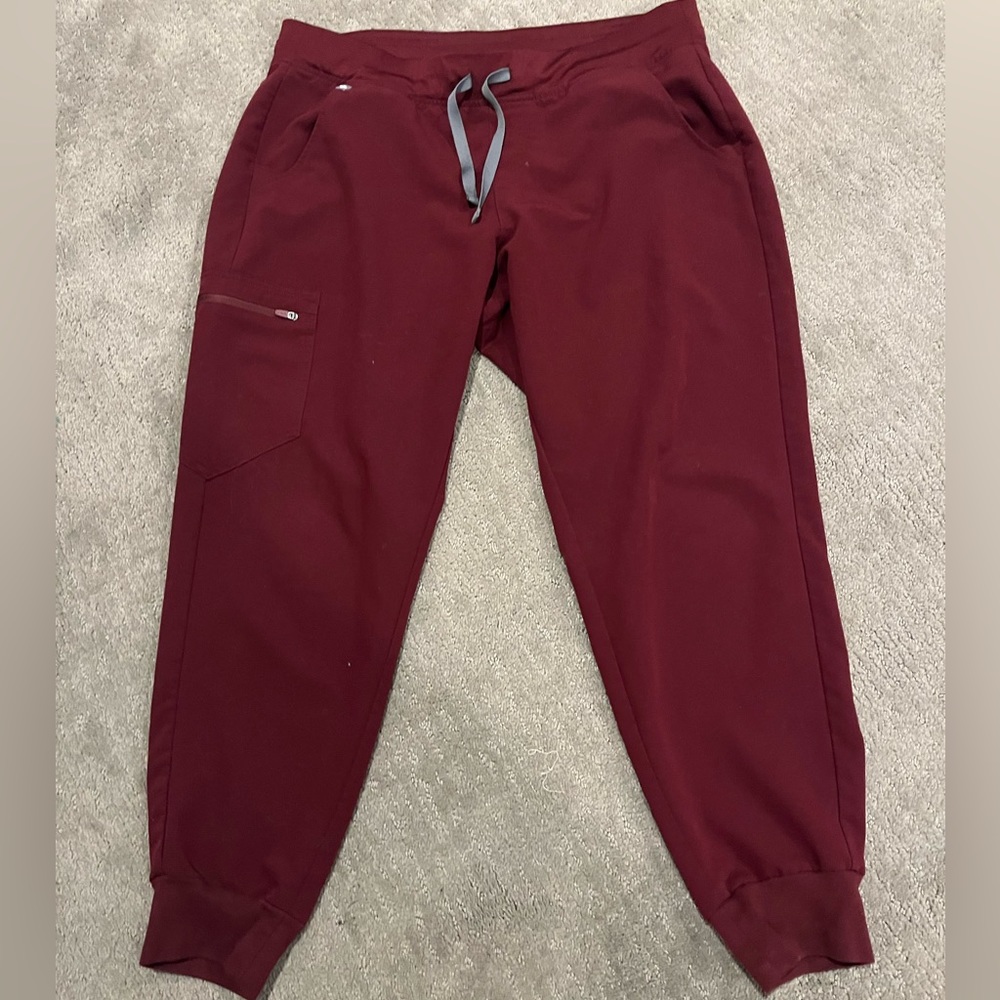 Figs X-Large petite, burgundy